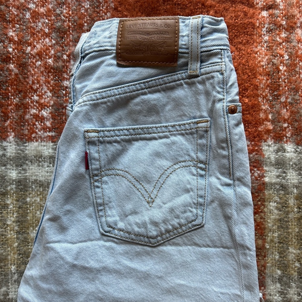 Levi's ribcage shorts
